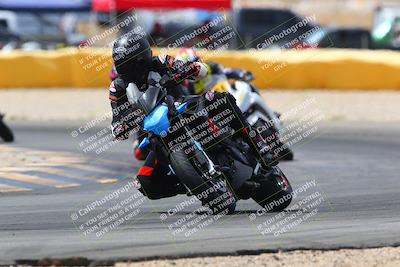 media/Apr-10-2022-SoCal Trackdays (Sun) [[f104b12566]]/Turn 2 (1135am)/